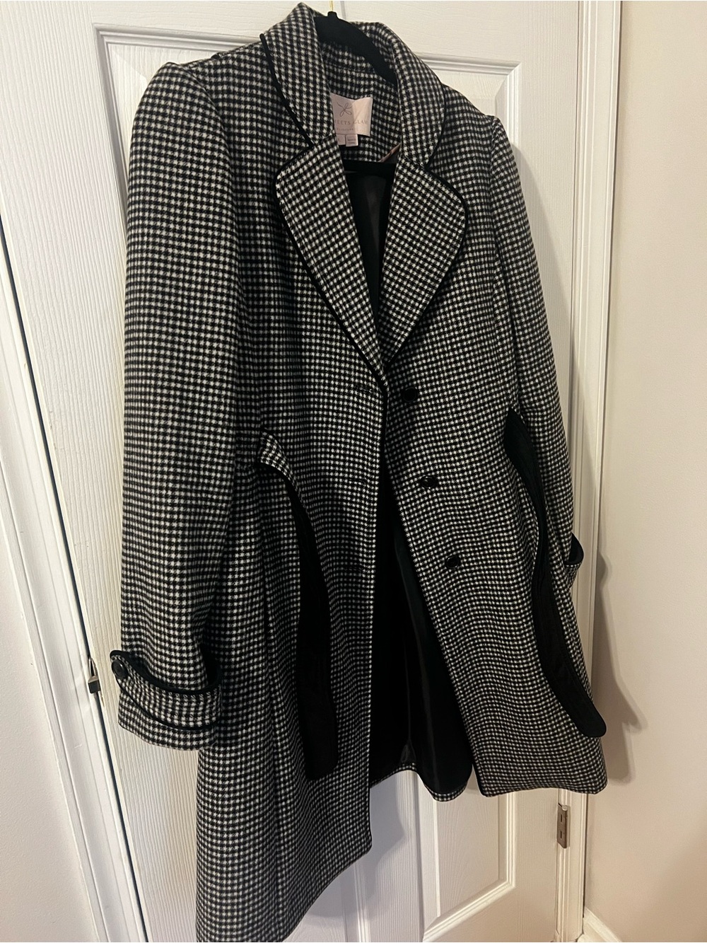 Gal Meets Glam Black & White Houndstooth Trench Coat